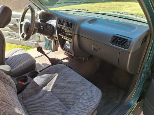 1997 Nissan Pickup Truck XE