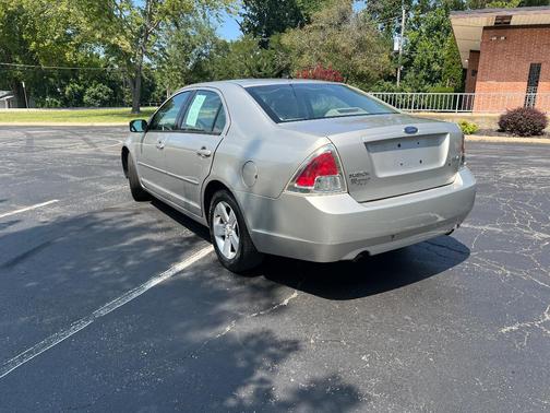 Silver 2008 Ford Fusion SE