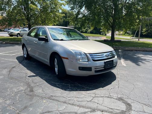 Silver 2008 Ford Fusion SE