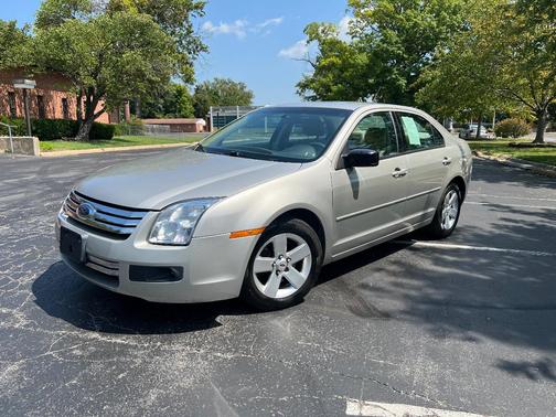 Silver 2008 Ford Fusion SE