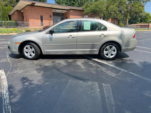 Silver 2008 Ford Fusion SE