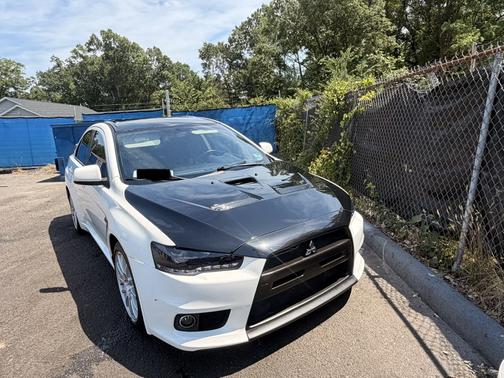 White 2008 Mitsubishi Lancer Evolution GSR