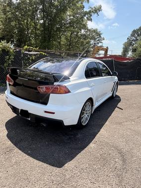 White 2008 Mitsubishi Lancer Evolution GSR