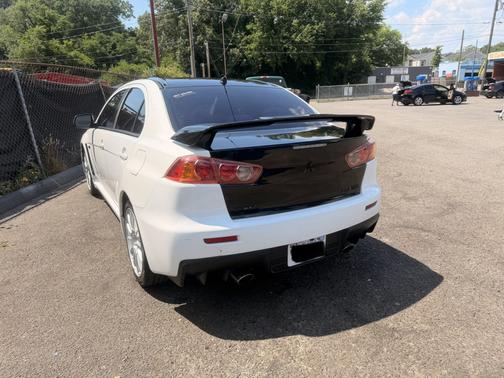 White 2008 Mitsubishi Lancer Evolution GSR