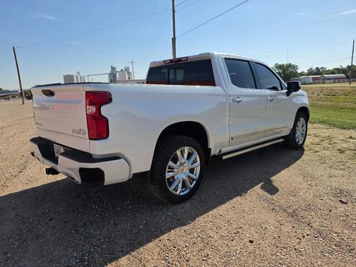 White 2024 Chevrolet Silverado 1500 High Country