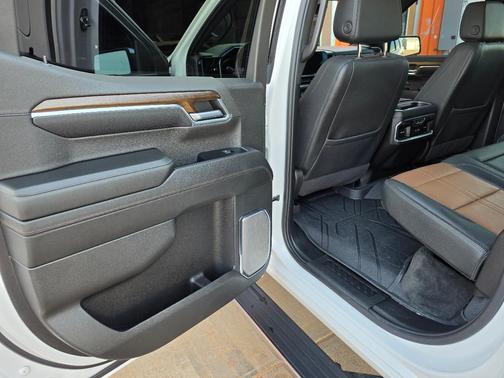 White 2024 Chevrolet Silverado 1500 High Country