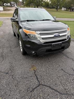 Black 2014 Ford Explorer XLT