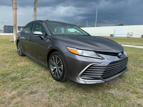 2024 Toyota Camry Hybrid XLE