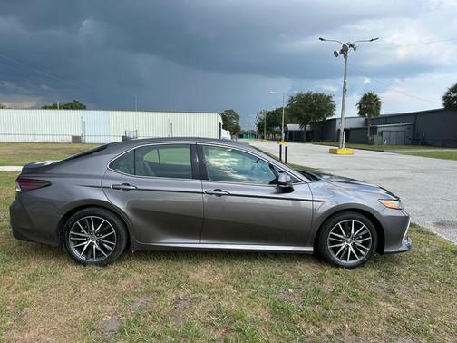 2024 Toyota Camry Hybrid XLE