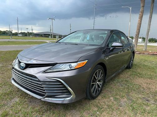 2024 Toyota Camry Hybrid XLE