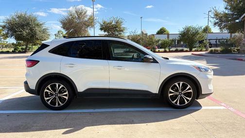 White 2021 Ford Escape SE