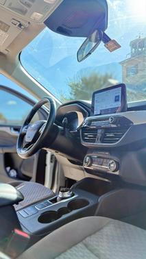 White 2021 Ford Escape SE