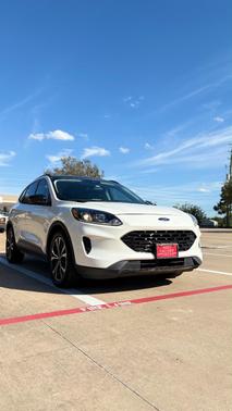 White 2021 Ford Escape SE