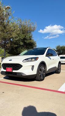 White 2021 Ford Escape SE