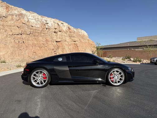 Black 2023 Audi R8 V10 performance