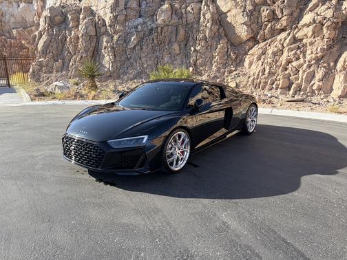 Black 2023 Audi R8 V10 performance