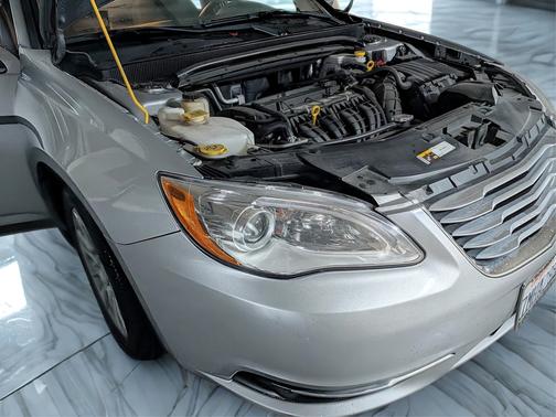 2014 Chrysler 200 LX