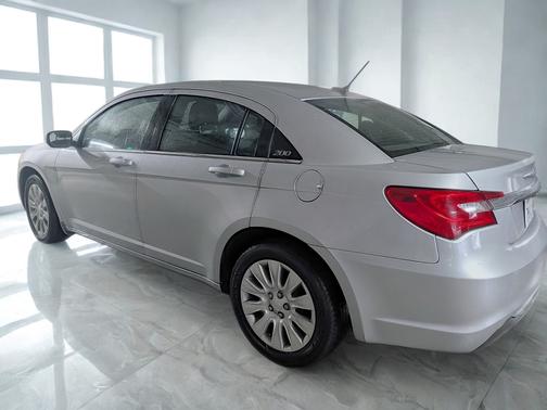 2014 Chrysler 200 LX