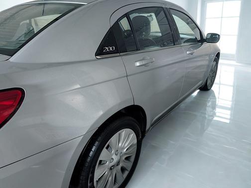 2014 Chrysler 200 LX