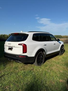 White 2022 Kia Telluride EX