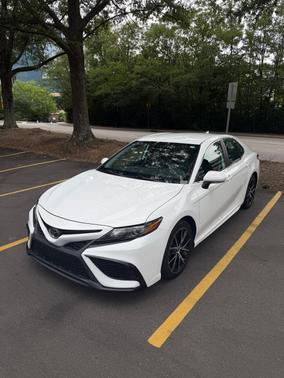 White 2023 Toyota Camry SE