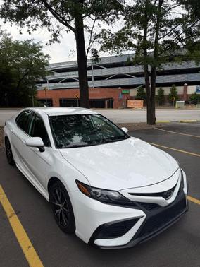 White 2023 Toyota Camry SE