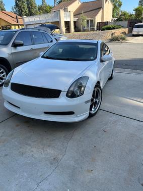 White 2004 INFINITI G35 Base