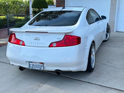 White 2004 INFINITI G35 Base
