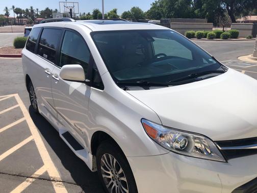 White 2020 Toyota Sienna XLE