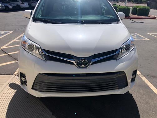 White 2020 Toyota Sienna XLE