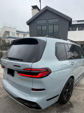 2023 BMW X7 M60i