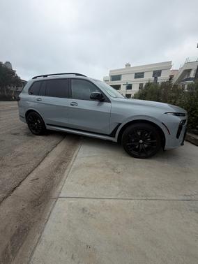 2023 BMW X7 M60i