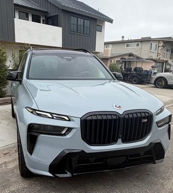 2023 BMW X7 M60i