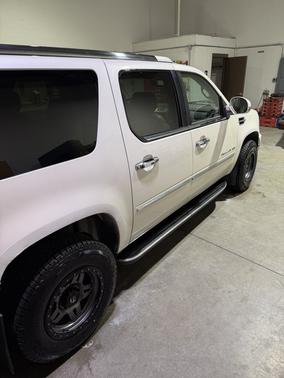 White 2011 Cadillac Escalade ESV Luxury