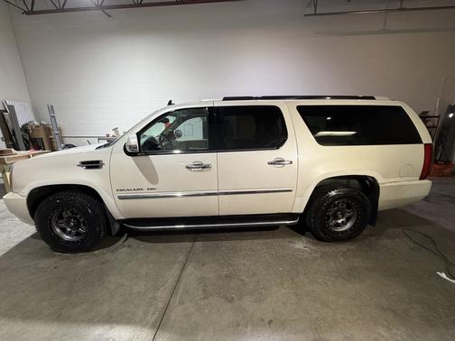 White 2011 Cadillac Escalade ESV Luxury