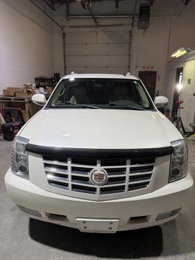 White 2011 Cadillac Escalade ESV Luxury