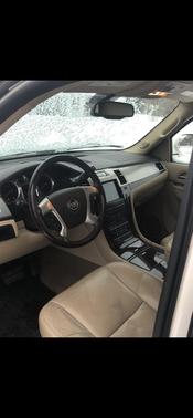 White 2011 Cadillac Escalade ESV Luxury