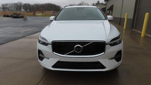 2022 Volvo XC60 B5 Momentum