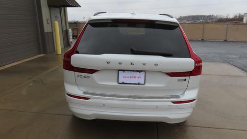 2022 Volvo XC60 B5 Momentum