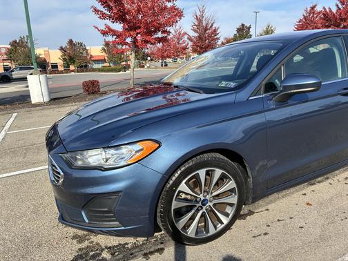 Blue 2019 Ford Fusion SE