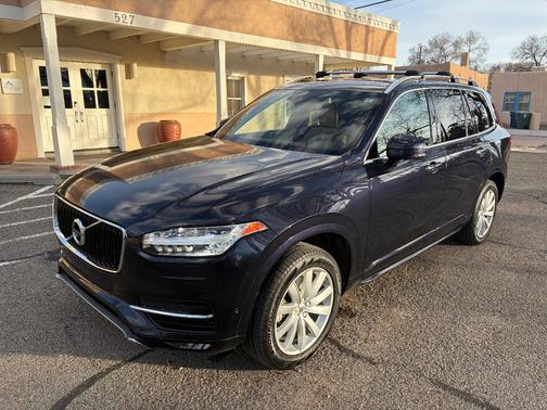 2017 Volvo XC90 T6 Momentum