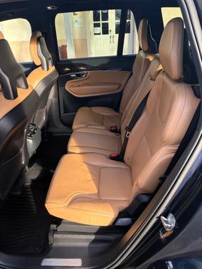 2017 Volvo XC90 T6 Momentum