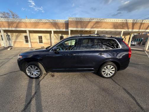 2017 Volvo XC90 T6 Momentum