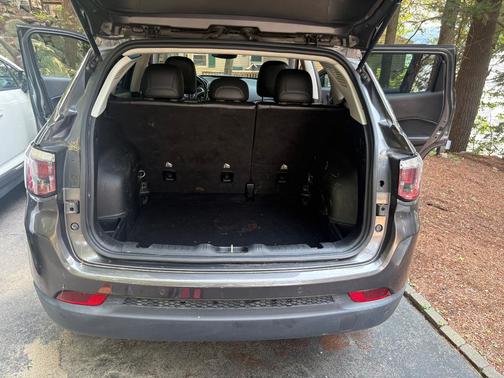 Gray 2018 Jeep Compass Latitude