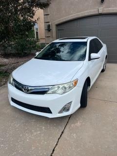 White 2014 Toyota Camry XLE