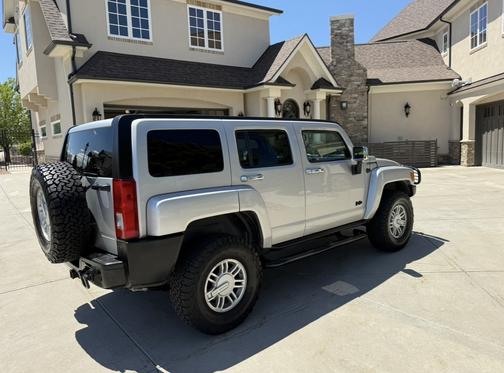 2010 Hummer H3 Base
