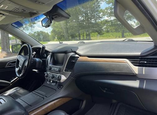 White 2019 GMC Yukon XL Denali