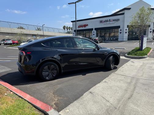2026 Tesla Model Y Premium RWD