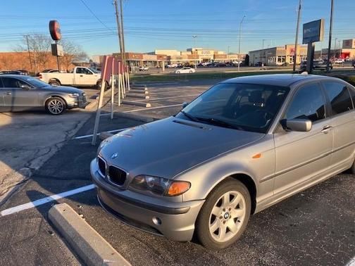 Silver 2005 BMW 325 xi