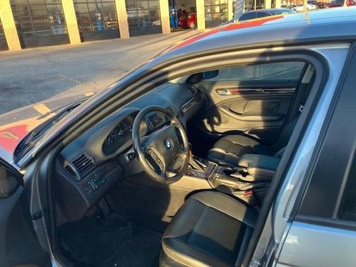 Silver 2005 BMW 325 xi